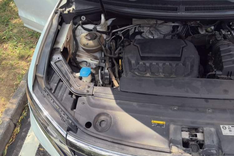Used Volkswagen Viloran 2020 330TSI Luxury Edition Engine Bay Right