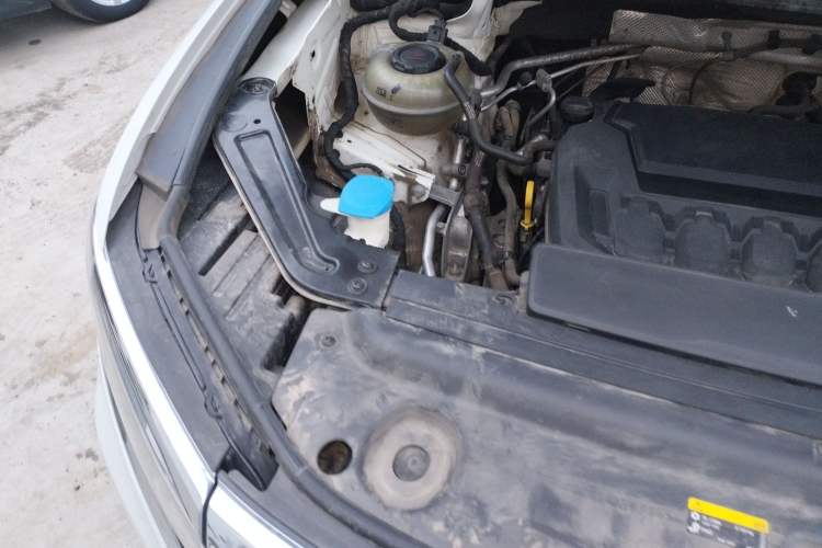 Used Volkswagen Viloran 2020 330TSI Business Edition Engine Bay Right