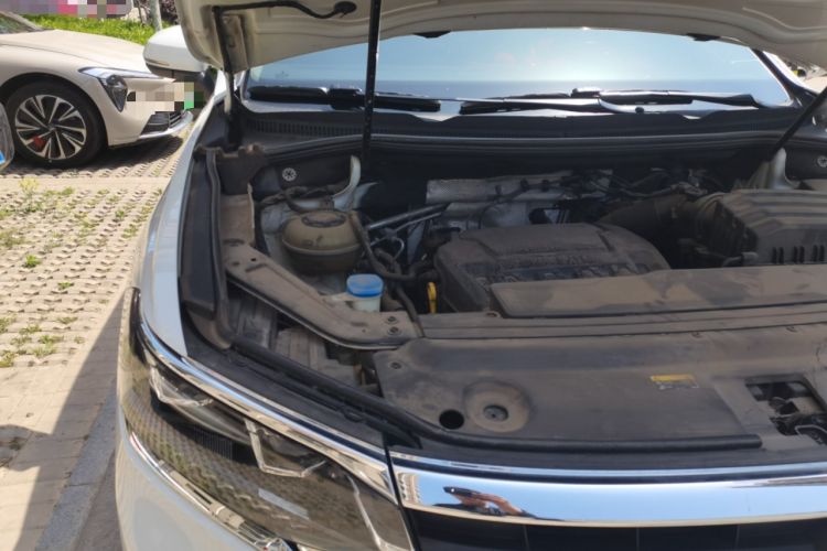 Used Volkswagen Viloran 2020 330TSI Luxury Edition Engine Bay Right