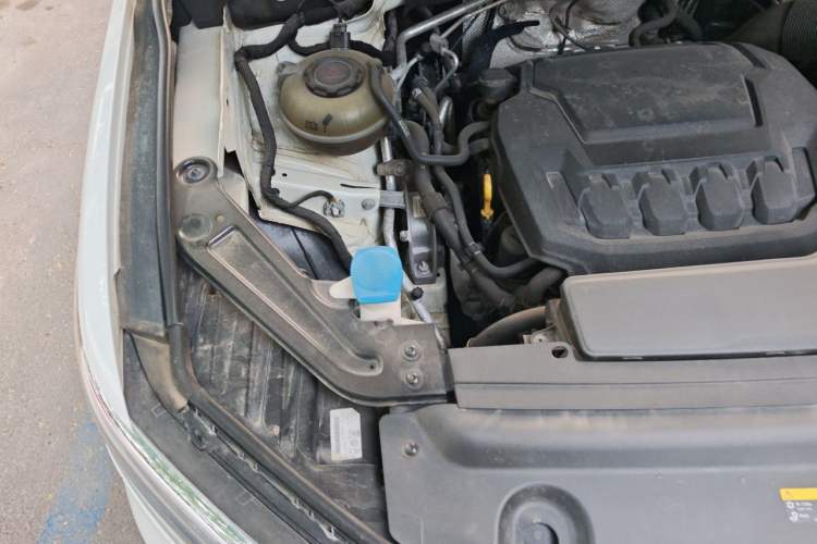 Used Volkswagen Viloran 2020 380TSI Prestige Edition Engine Bay Right