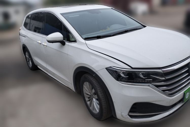 Used Volkswagen Viloran 2020 330TSI Business Edition Front Right 45 Deg