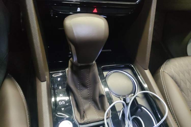 Used Volkswagen Viloran 2020 330TSI Business Edition Gear Lever