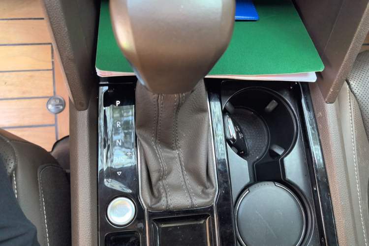 Used Volkswagen Viloran 2020 330TSI Luxury Edition Gear Lever