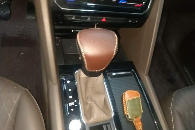 Used Volkswagen Viloran 2020 330TSI Business Edition Gear Lever