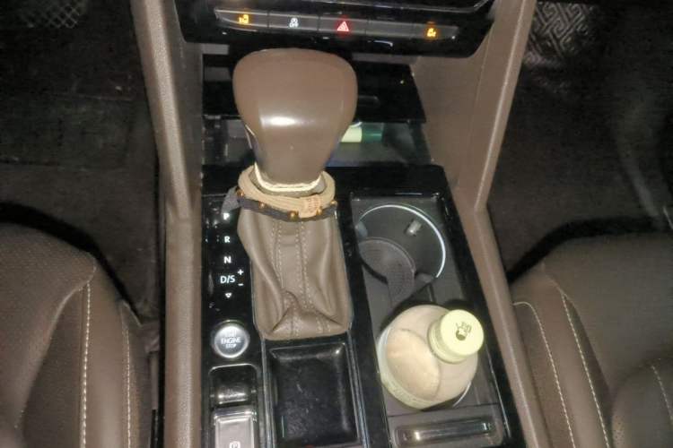 Used Volkswagen Viloran 2020 330TSI Luxury Edition Gear Lever
