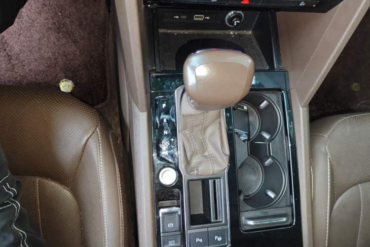 Used Volkswagen Viloran 2020 330TSI Luxury Edition Gear Lever