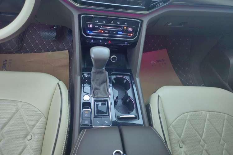 Used Volkswagen Viloran 2020 330TSI Business Edition Gear Lever