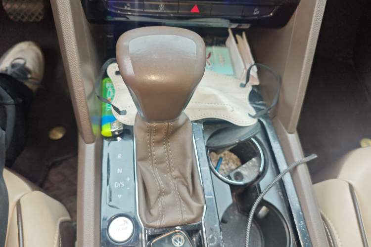 Used Volkswagen Viloran 2020 330TSI Luxury Edition Gear Lever