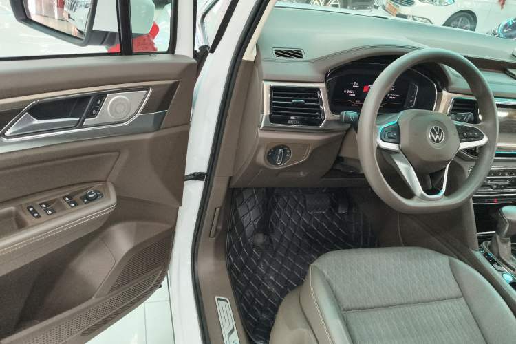 Used Volkswagen Viloran 2020 330TSI Business Edition Interior 2