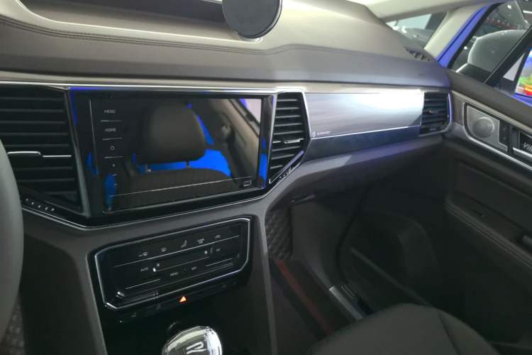 Used Volkswagen Viloran 2020 330TSI Business Edition Interior 3