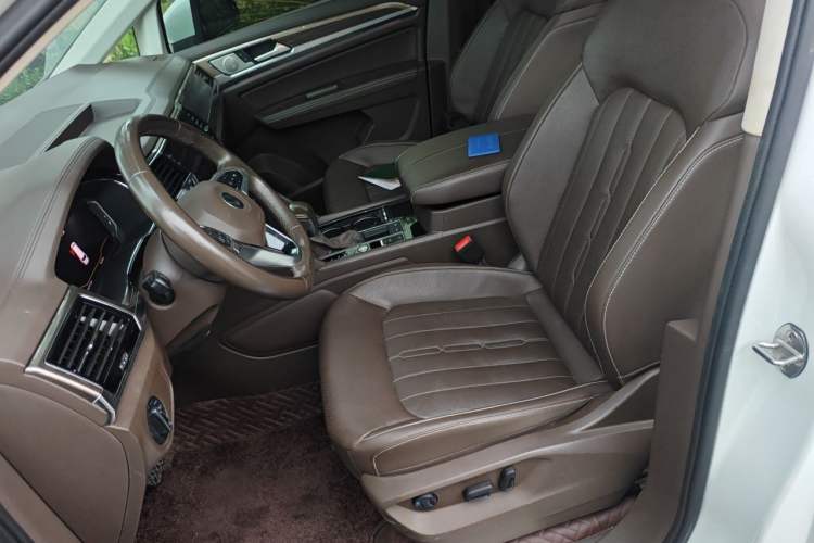 Used Volkswagen Viloran 2020 330TSI Luxury Edition Left Front Seat