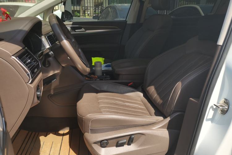 Used Volkswagen Viloran 2020 330TSI Luxury Edition Left Front Seat
