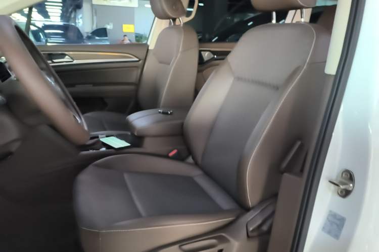 Used Volkswagen Viloran 2020 330TSI Business Edition Left Front Seat