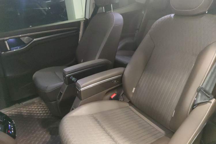 Used Volkswagen Viloran 2020 330TSI Business Edition Left Rear Seat