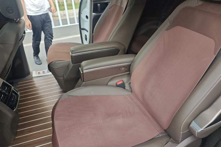 Used Volkswagen Viloran 2020 330TSI Business Edition Left Rear Seat