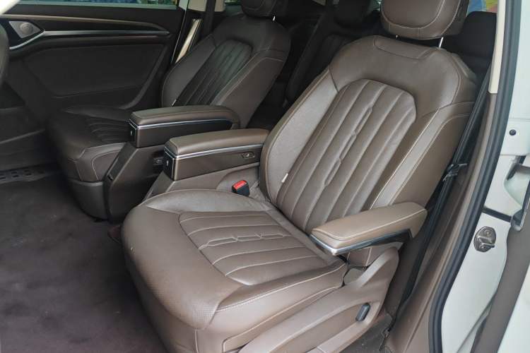 Used Volkswagen Viloran 2020 330TSI Luxury Edition Left Rear Seat