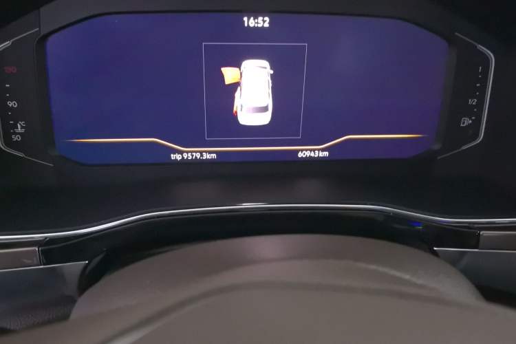 Used Volkswagen Viloran 2020 330TSI Business Edition Odometer Close Up