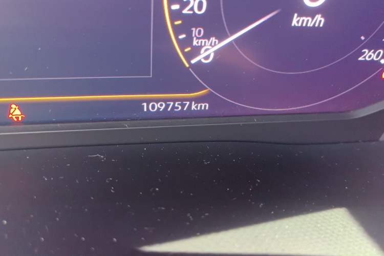 Used Volkswagen Viloran 2020 330TSI Luxury Edition Odometer Close Up