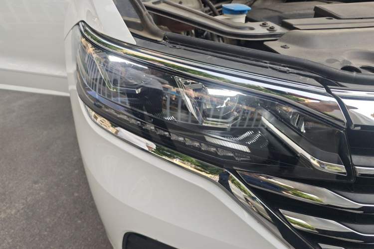 Used Volkswagen Viloran 2020 330TSI Business Edition Right Front Headlight