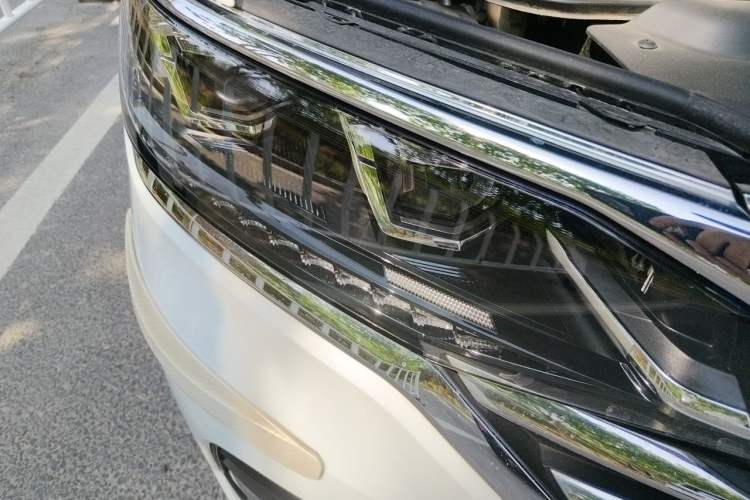 Used Volkswagen Viloran 2020 330TSI Business Edition Right Front Headlight