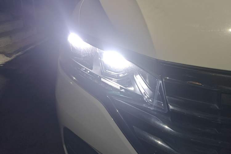 Used Volkswagen Viloran 2020 330TSI Business Edition Right Front Headlight