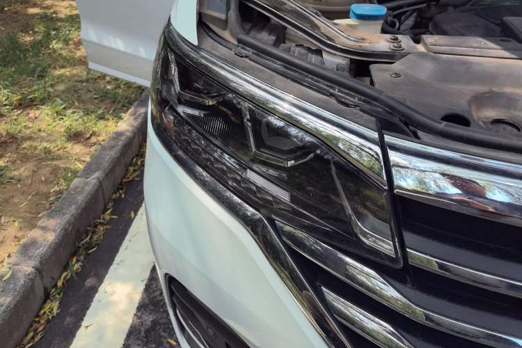 Used Volkswagen Viloran 2020 330TSI Luxury Edition Right Front Headlight