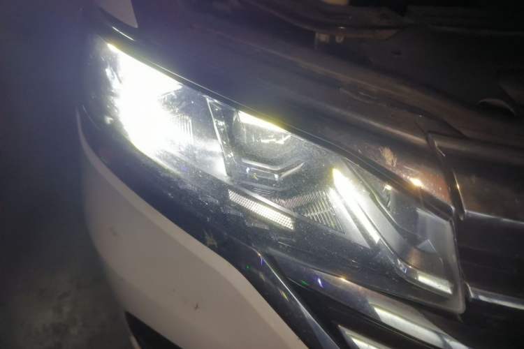 Used Volkswagen Viloran 2020 330TSI Luxury Edition Right Front Headlight