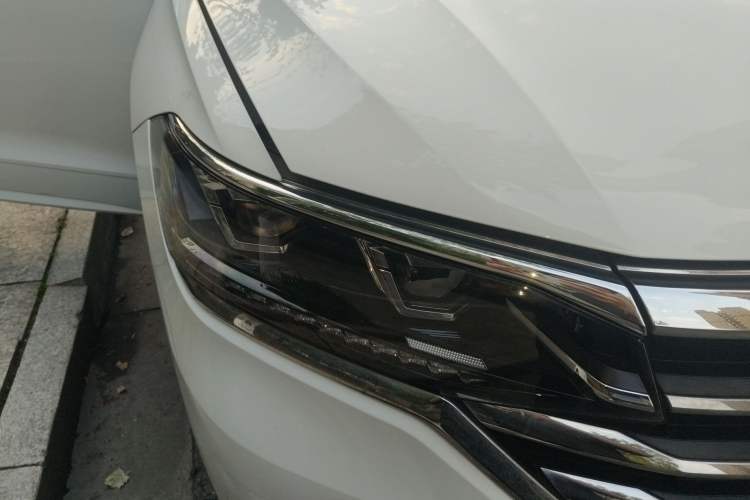 Used Volkswagen Viloran 2020 330TSI Business Edition Right Front Headlight