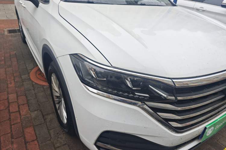 Used Volkswagen Viloran 2020 330TSI Luxury Edition Right Front Headlight