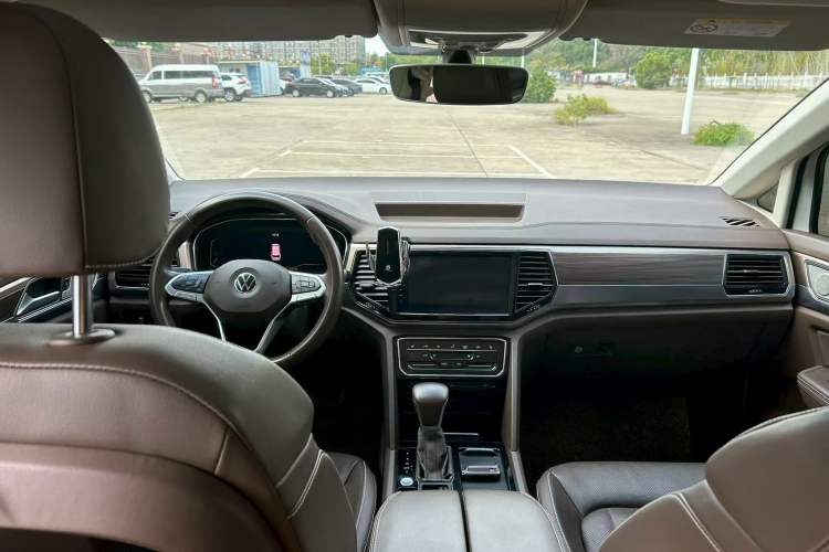 Used Volkswagen Viloran 2020 330TSI Luxury Edition Right Front Seat