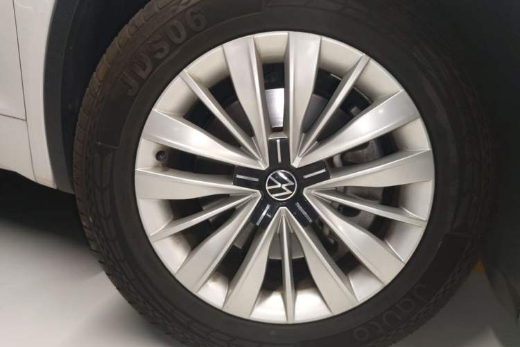Used Volkswagen Viloran 2020 330TSI Business Edition Right Front Wheel Hub