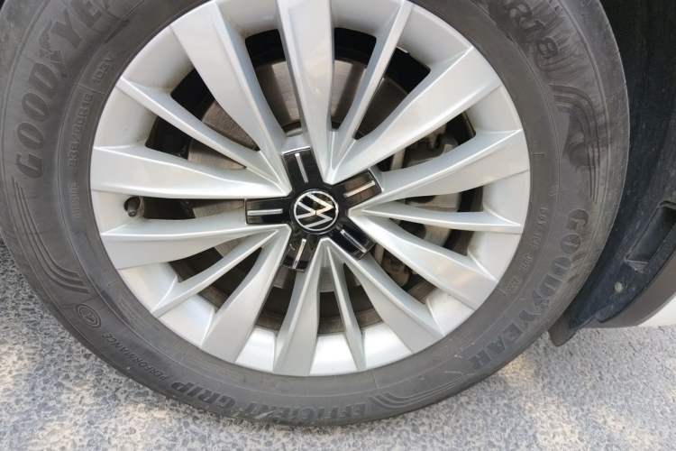 Used Volkswagen Viloran 2020 330TSI Business Edition Right Front Wheel Hub