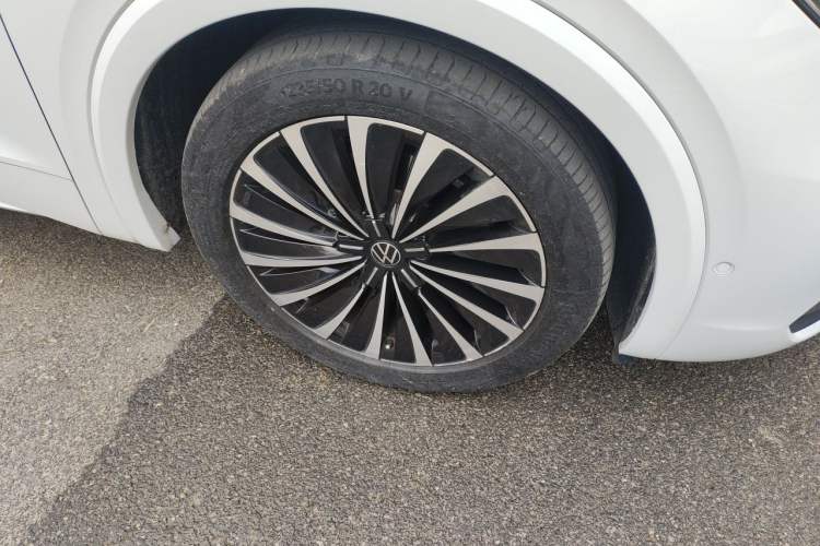 Used Volkswagen Viloran 2020 380TSI Prestige Edition Right Front Wheel Hub