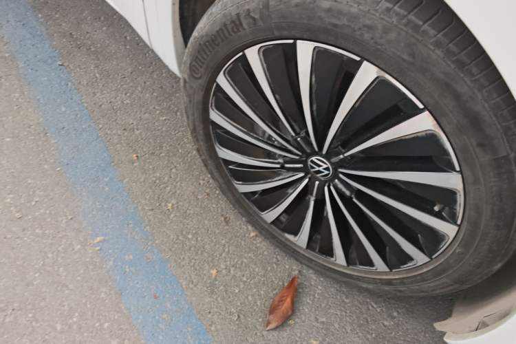 Used Volkswagen Viloran 2020 380TSI Prestige Edition Right Front Wheel Hub