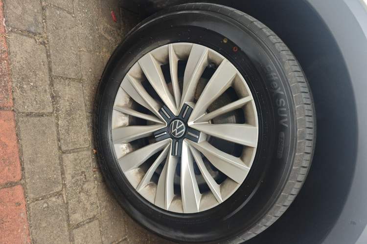 Used Volkswagen Viloran 2020 330TSI Luxury Edition Right Front Wheel Hub
