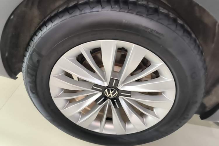 Used Volkswagen Viloran 2020 330TSI Business Edition Right Rear Wheel Hub