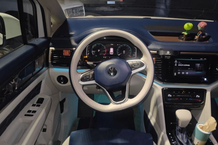 Used Volkswagen Viloran 2020 330TSI Business Edition Steering Wheel