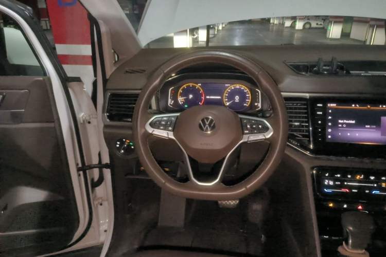 Used Volkswagen Viloran 2020 330TSI Luxury Edition Steering Wheel