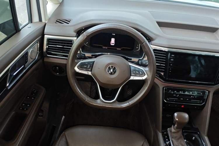 Used Volkswagen Viloran 2020 330TSI Luxury Edition Steering Wheel
