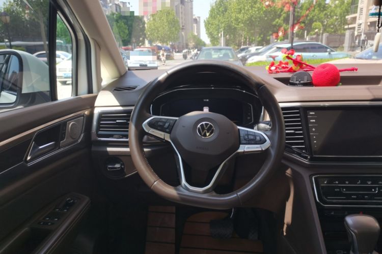 Used Volkswagen Viloran 2020 330TSI Luxury Edition Steering Wheel