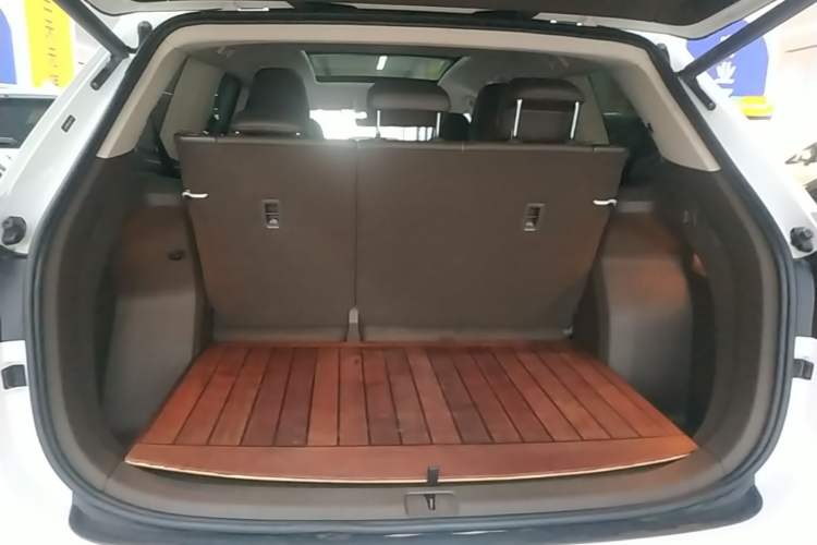 Used Volkswagen Viloran 2020 330TSI Business Edition Trunk