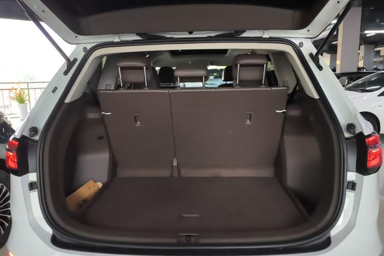 Used Volkswagen Viloran 2020 330TSI Business Edition Trunk