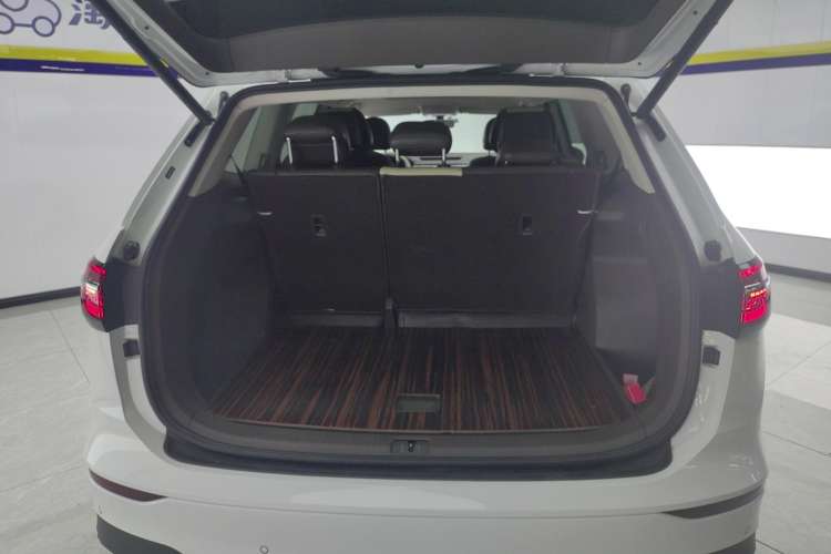 Used Volkswagen Viloran 2020 330TSI Business Edition Trunk