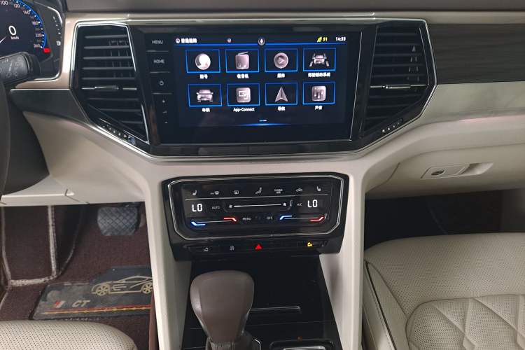 Used Volkswagen Viloran 2020 380TSI Prestige Edition Audio And AC Panel