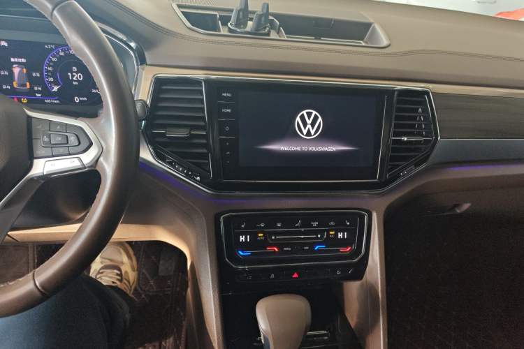 Used Volkswagen Viloran 2020 380TSI Prestige Edition Audio And AC Panel