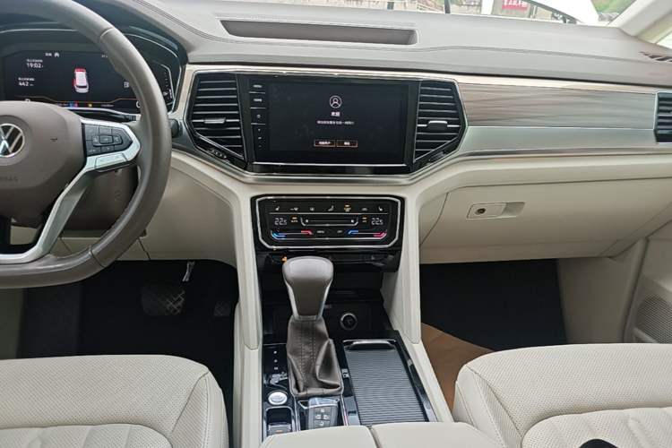 Used Volkswagen Viloran 2020 330TSI Luxury Edition Audio And AC Panel