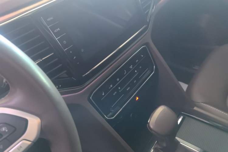 Used Volkswagen Viloran 2020 330TSI Luxury Edition Audio And AC Panel