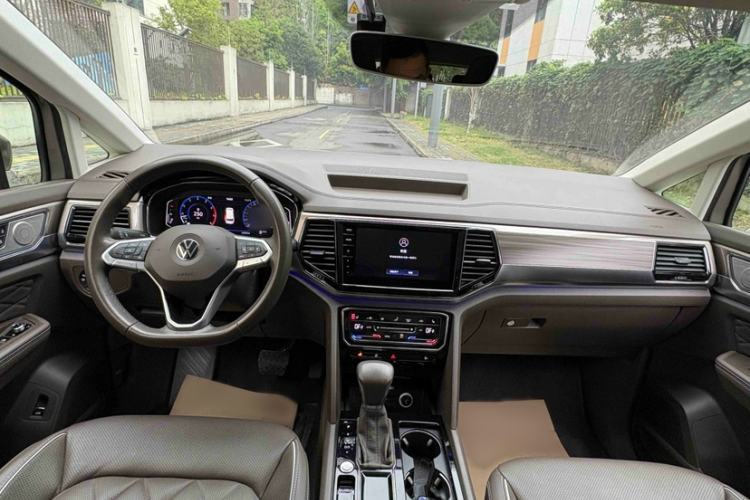 Used Volkswagen Viloran 2020 380TSI Prestige Edition Audio And AC Panel