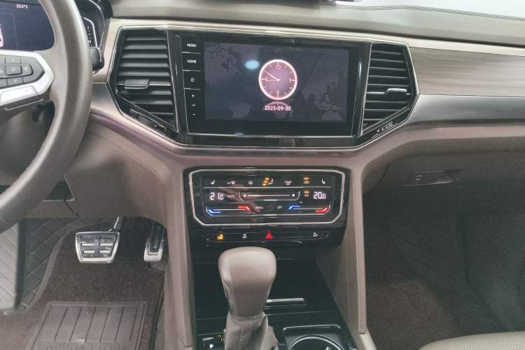 Used Volkswagen Viloran 2020 380TSI Prestige Edition Audio And AC Panel