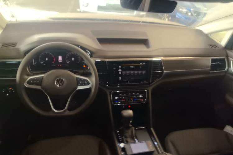 Used Volkswagen Viloran 2020 330TSI Business Edition Center Console
